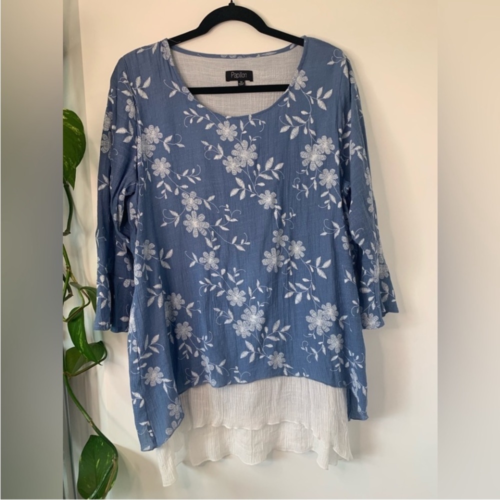Papillon Blanc Blue and White Floral Blouse - Picture 9 of 9